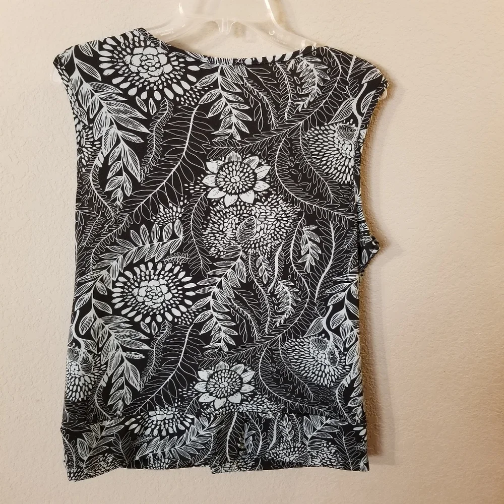 Cato Women's New Black w/ Green Floral Print Sleeveless Top Size Large NWT - Picture 6 of 7